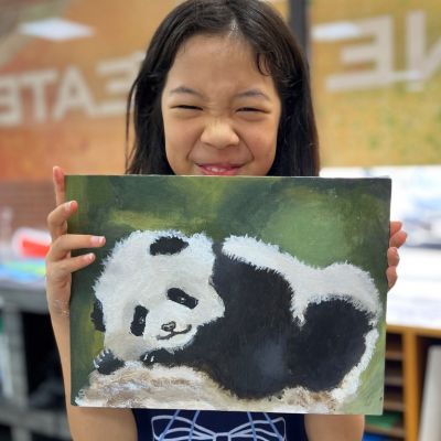 Art_student_showing_her_acrylic_project